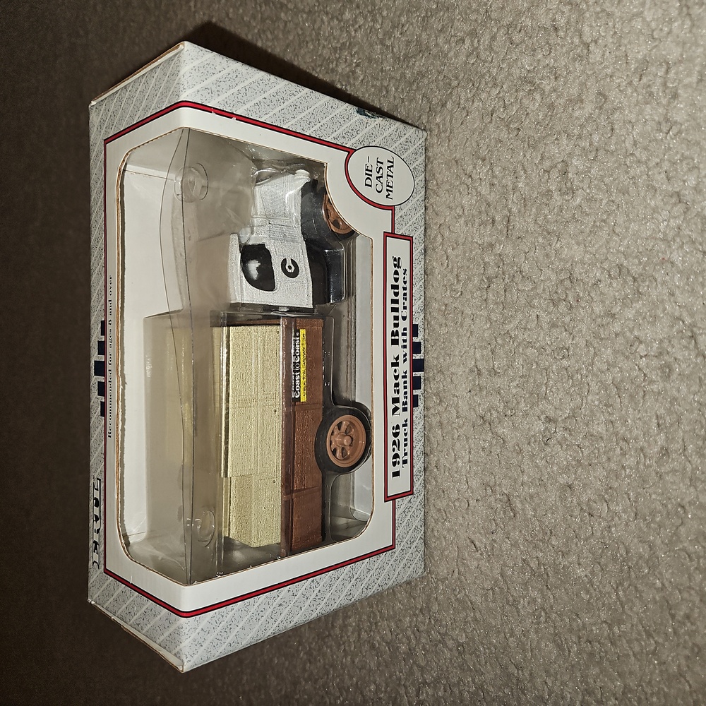 6/$25 1926 Mack Bulldog Truck Bank With Crates | ERTL Die Cast Metal